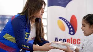 Asoelec entrega más de 300 kits escolares a niños y niñas de Lídice