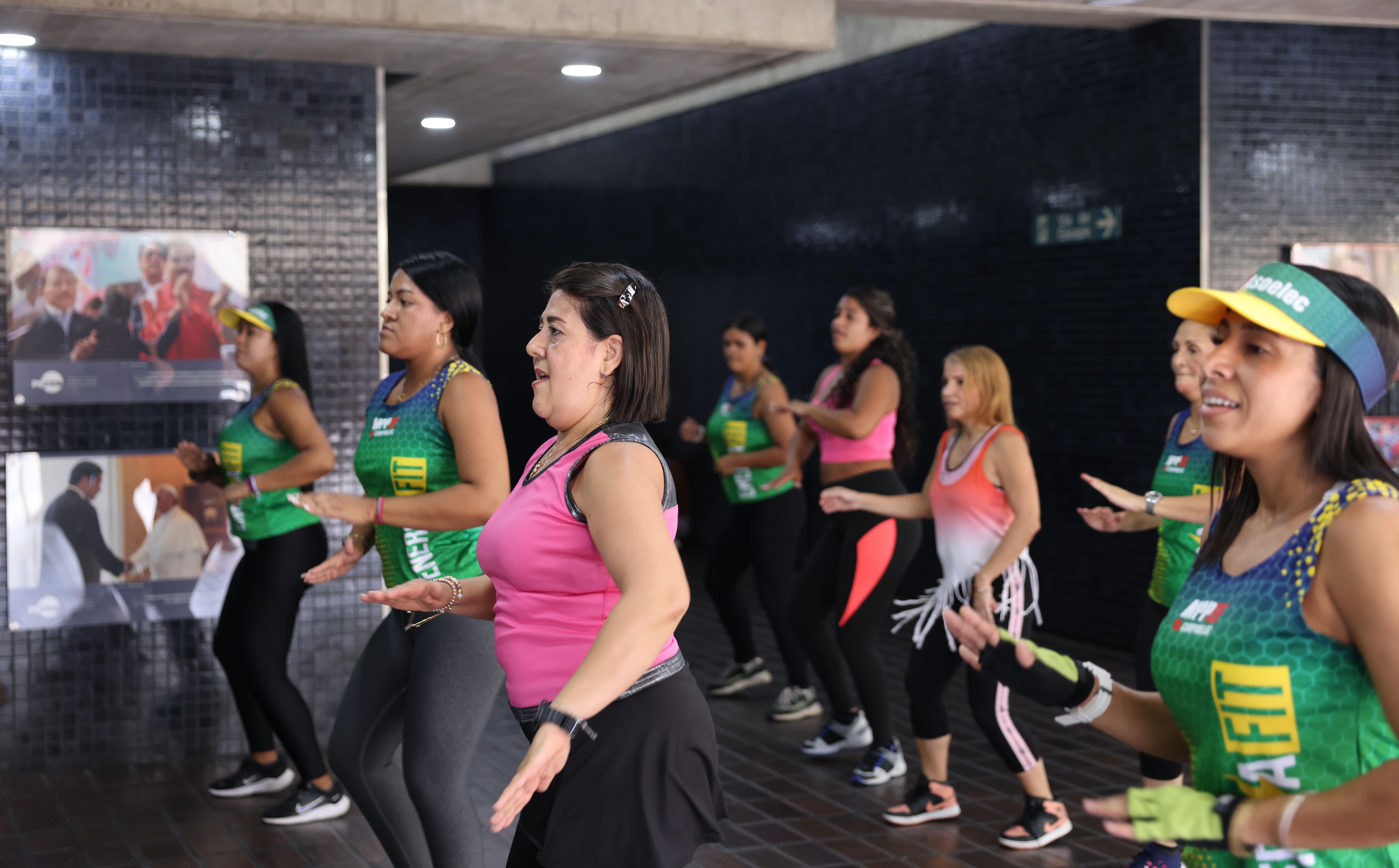 Con bailoterapia, continúa celebración en honor a las madres del SEN
