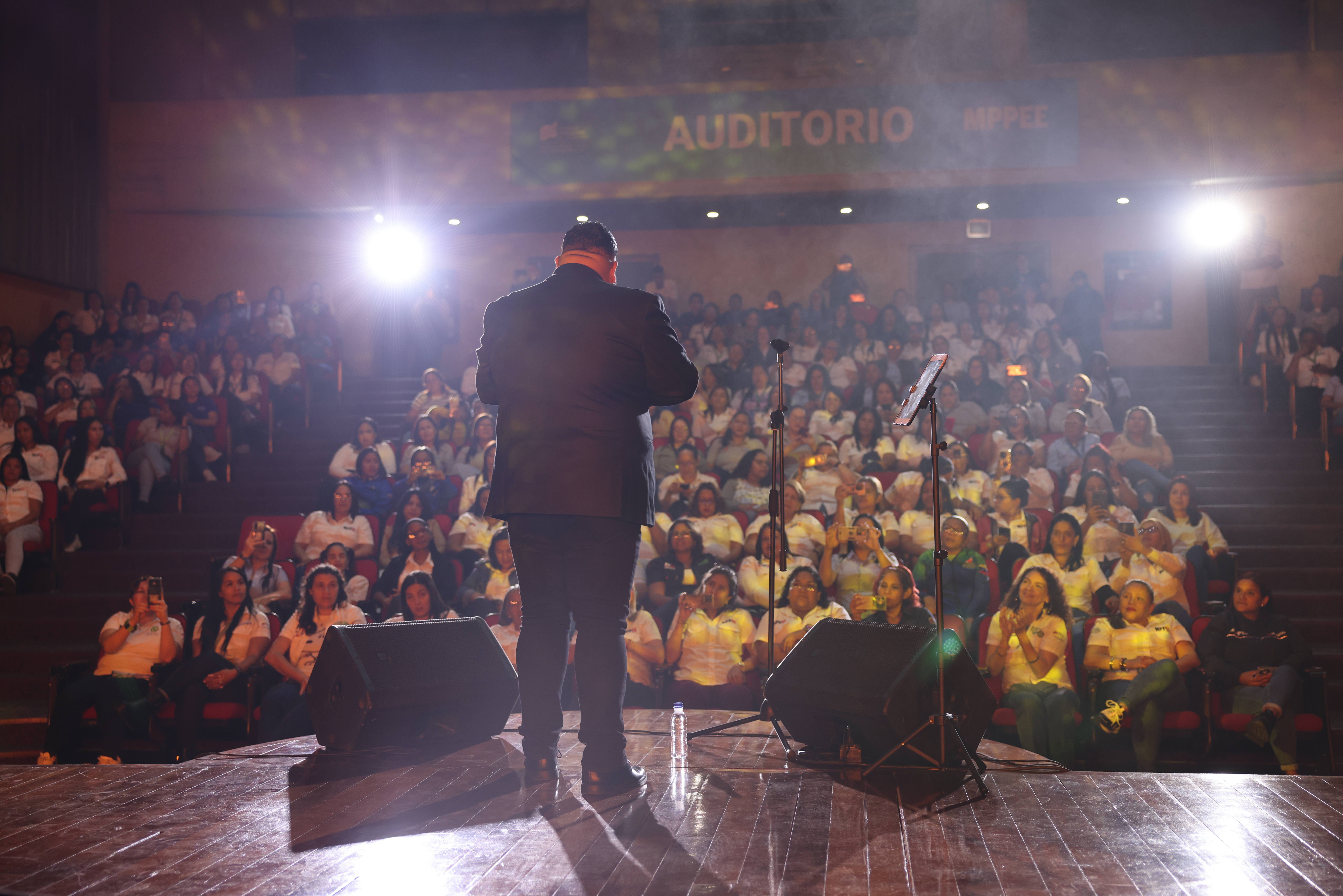 Al ritmo de música mexicana Asoelec continúa celebración del mes de las madres