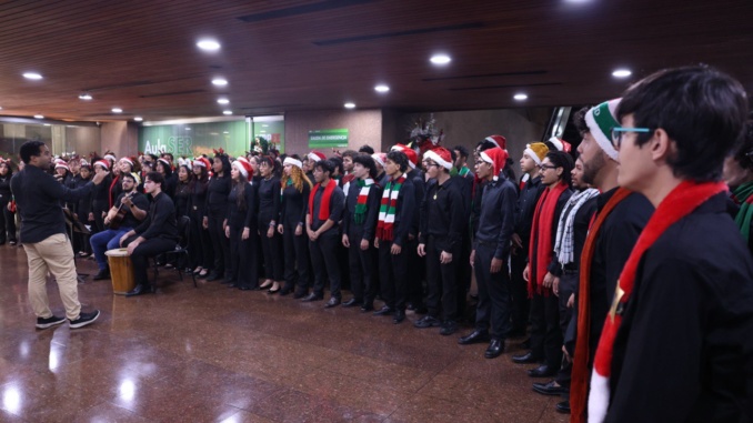 Coro Juan Bautista Plaza llenó de espíritu navideño al MPPEE con aguinaldos y villancicos